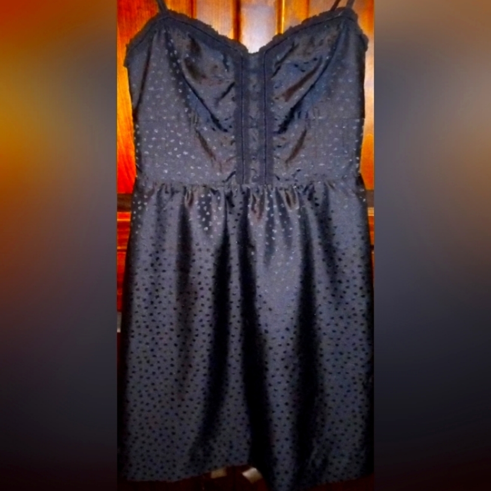 Woman's size 0 black dress.